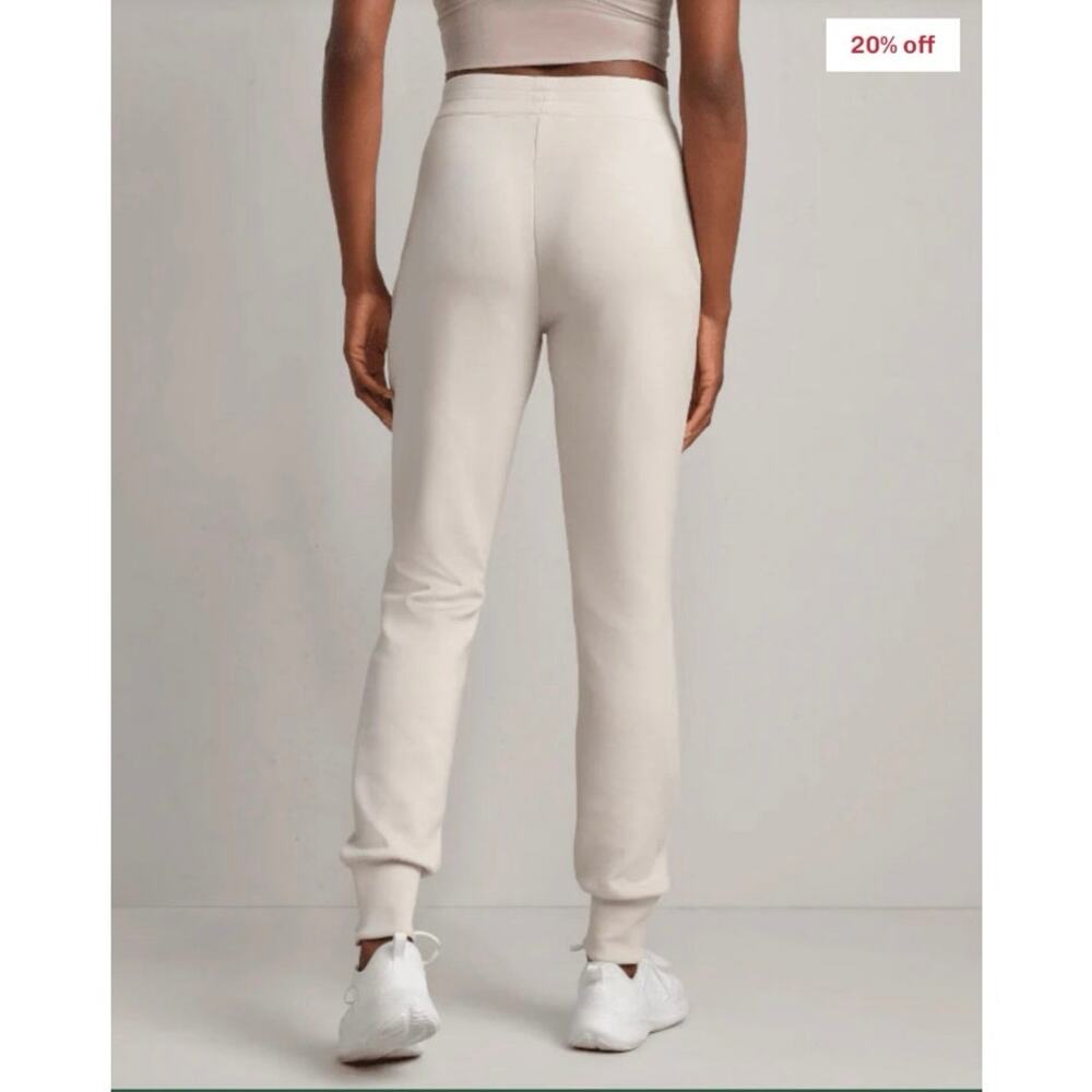 NWOT Women’s Rhone DreamGlow Taper Leg Pant in Sand SZ XS - Picture 2 of 8